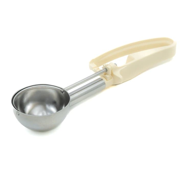 3.2-ounce extended-length disher with ivory squeeze handle