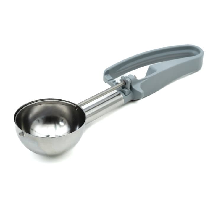 3 7/10-ounce extended-length disher with gray squeeze handle